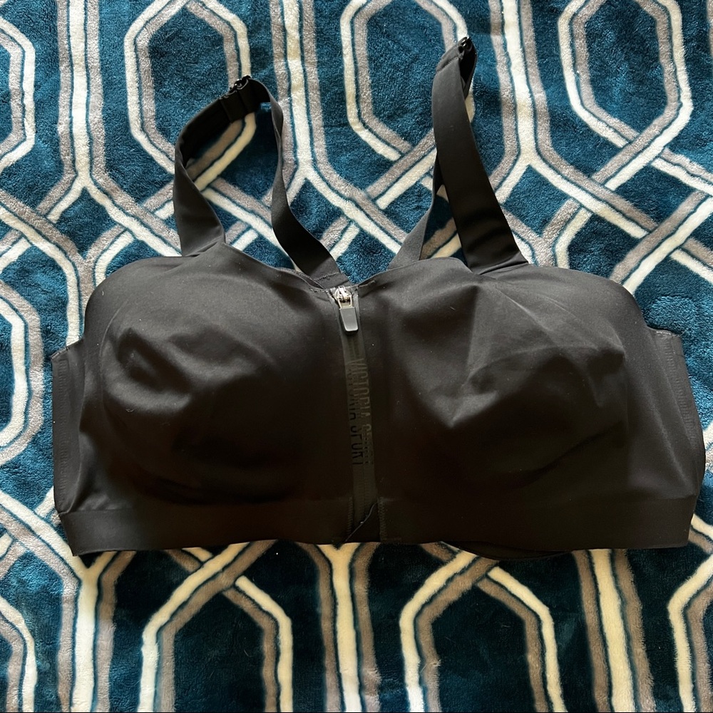 NWOT VS Incredible Knockout Ultra Max- sports bra